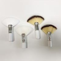 Medium witte gezichtsapplicator Superzachte ventilatormaskerborstel Handvat Blusher Huidpeeling Behandeling Scheren Hout Concealer