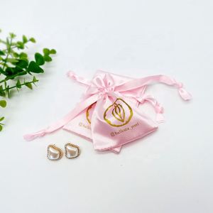 Sacs cadeaux en satin personnalisés avec logo, sacs en satin rose OEM pour bijoux, anneaux, boucles d'oreilles, pochettes à cordon - Product Image 3