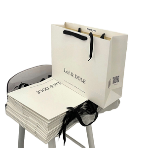 Laminación de Lujo: Laminación de Bolsas de Papel para un Aspecto Premium y Mayor Durabilidad, Perfecta para Prendas Femeninas de Alta Gama - Product Image 1