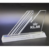 Trophée en cristal de qualité supérieure, forme de logo, conçu sur mesure avec une excellente technique