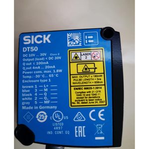 Sensor de Distancia Láser Industrial Sick DT50 658nm con Montaje de Brida, Hecho en Alemania - Product Image 1