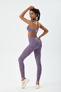 Atmungsaktives Yoga-Activewear-Set für Damen mit elastischem Bund – Top mit Cut-Out-Rücken + schnelltrocknende Sportbekleidung mit Logo vorne - Product Image 3
