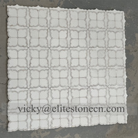 Mosaïque de pierre en marbre blanc de Thassos et en nacre de coquillage de mer, design jet d'eau Pallas