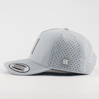 Chapeaux de baseball structurés de luxe à 5 panneaux Patch en caoutchouc personnalisé Casquettes de golf pare-soleil avec logo Chapeaux perforés au laser respirants