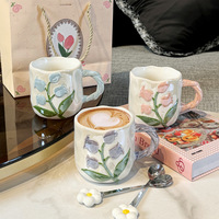 Grande Tasse en Céramique Classique Peinte à la Main avec Motif Tulipe, Grande Capacité, Design Esthétique, Idéale pour les Fêtes de la Saint-Valentin et comme Souvenir
