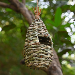 Nid d'oiseau en paille tressée fait main, taille moyenne, écologique, décoration de jardin extérieure pour oiseaux - Product Image 1