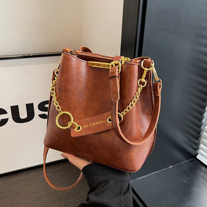 Bolso Tote de PU de Gran Capacidad para Mujer, con Cierre de Cremallera, Detalle de Cadena y Costuras, para Uso Diario, Tendencia Transfronteriza de Verano, Otoño e Invierno - Product Image 4