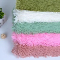 100% Polyester 28G Long Pile Faux Fur Comfortable Fleece PV Plush 20mm Ignifuge Respirant Résistant aux déchirures Extensible pour Voiture