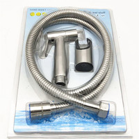 Pulvérisateur de toilette portable en acier inoxydable noir au design moderne avec inverseur, kit de pulvérisateur bidet Shattaf avec tuyau