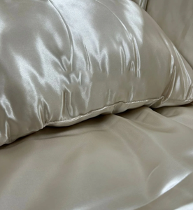 Rivestimento per Bara in Raso Champagne con Cuscino, Fascia Elastica e Supporto in Cartone, Interno per Bara in Stile Italiano per Funerali - Product Image 2