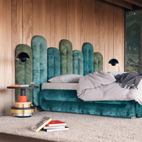Lit de luxe Art Modern King Cadre en bois massif Pieds en métal Meubles de chambre à coucher en velours bleu vert rouge