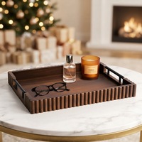 Plateau de service décoratif en bois d'acacia FSC&BSCI avec poignées, 16,7" x 12,8", grand plateau ottoman en bois