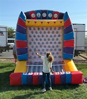 Jeu gonflable commercial de carnaval de Plinko avec le jeu gonflable de flipper de ventilateur, fête gonflable de jeu de carnaval de jeu de sport