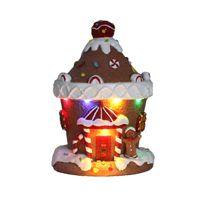 Maison en pain d'épice personnalisée Petite maison à gâteau à LED Accessoires de jouets pour enfants Village de Noël Cadeaux de vacances Décoration pour enfants - Product Image 1