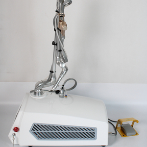 เครื่องเลเซอร์ CO2 แบบเศษส่วนพร้อมหลอด RF โลหะสำหรับกำจัดรอยแผลเป็นและกระ - Product Image 3