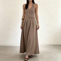 Maßgeschneidertes Damen-Kaffeebraunes Neckholder-Maxikleid Ärmellos mit Plissierter Taille Elegantes Sommer-Resort-Kleid
