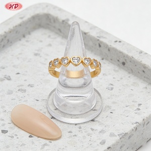 Anillo Apilable de Latón Chapado en Oro de 18K con Gema de Corazón y Circonita Creada en Laboratorio para Mujer, Ideal para Uso Diario - Product Image 5