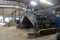 Maxton Windrow Crawler Compost Turner : Machine de retournement de compost et d'engrais de type chenillé, facile à utiliser, pour la fermentation du fumier animal