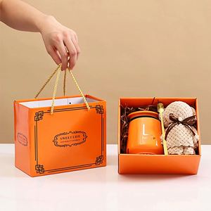 Juego de Regalo Creativo de Tazas de Cerámica con Diseño de Oso, Posavasos Calefactor y Toalla - Para Bodas, Cumpleaños, Recuerdos de Boda Hechos a Mano - Product Image 4