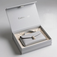 Boîte cadeau magnétique de luxe en carton avec insert en mousse pour l'emballage de portefeuilles et sacs à main pour femmes