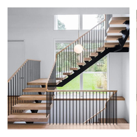 Escalier intérieur moderne populaire en acier et bois avec garde-corps en verre et monopoutre pour appartement et extérieur de villa