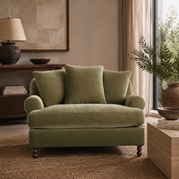 Fauteuil surdimensionné en velours vert olive avec accoudoirs roulés et pieds en bois pour salon