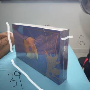 Boîte de présentation en acrylique pour <span class=keywords><strong>Pokémon</strong></span> Prismatic Evolutions SPC <span class=keywords><strong>Booster</strong></span> - Product Image 3