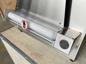 Base commerciale professionnelle de <span class=keywords><strong>pizza</strong></span> de comptoir de laminoir de rouleau de pâte faisant la Machine pour le moteur de composant de noyau d'utilisation domestique - Product Image 3