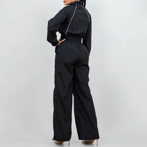 Fabricant Vêtements de sport tendance à manches longues Veste courte zippée Pantalon baggy Ensemble deux pièces Survêtements en nylon pour femmes avec logo personnalisé - Product Image 6