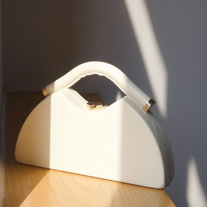 Sacs <span class=keywords><strong>de</strong></span> soirée <span class=keywords><strong>Euro</strong></span> Half Moon Box pour femmes, sacs à main <span class=keywords><strong>de</strong></span> luxe <span class=keywords><strong>de</strong></span> créateur, pochettes 2026, nouveauté <span class=keywords><strong>en</strong></span> PU avec poignée <span class=keywords><strong>en</strong></span> arc texturée - Product Image 4