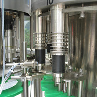 Chaîne de production monobloc CE entièrement automatique 3-en-1 (rinçage, remplissage, bouchage) pour la remplissage d'eau en fûts de 5 gallons (20L) destinée aux usines de production d'eau embouteillée