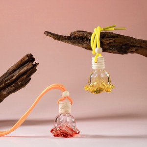 Bouteille diffuseur d'arômes pour voiture en forme de rose, 6 ml, 8 ml, 10 ml, colorée, à suspendre, vide, avec bouchon en bois - Product Image 3