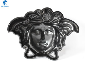 Etichetta decorativa a forma di testa di Medusa umana nera opaca per mobili - Product Image 3