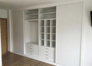 Personnalisation de toute la maison. Armoire moderne de luxe léger. Une armoire haut de gamme avec des portes allant du sol au plafond. - Product Image 5