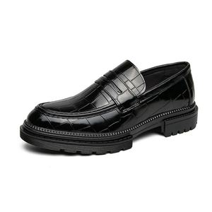Mocassins imprimés marron pour hommes, chaussures de ville confortables à semelle épaisse pour le bureau et le quotidien - Product Image 5