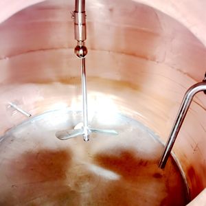 300L Elektrische Destillieranlage aus Rotkupfer mit Motor und Kühler für Whisky - Product Image 4