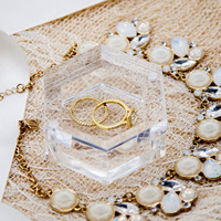 Boîte à bagues en acrylique transparente avec nom, logo personnalisé créatif, bague de fiançailles, boucle d'oreille, collier, vente en gros simple