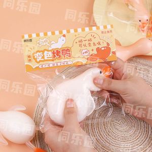 Vente en gros de jouets sensoriels Squishy Doy géants, doux, à presser, changeant de couleur, en forme de canard rôti, style Anime, anti-stress et fidget pour enfants - Product Image 3