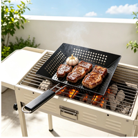 Grande plaque de cuisson carrée antiadhésive perforée pour barbecue avec poignée en bois pliable pour poisson et légumes