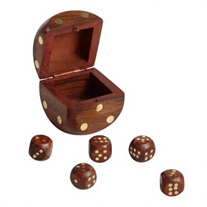 Jeu de dés en bois de casino, 5 dés complets faits à la main, vintage, avec boîte de rangement - Product Image 1