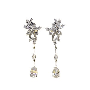 Orecchini Pendenti Lunghi a Goccia per Donne, Eleganti Accessori da Festa con Pendente a Marquise - Product Image 5