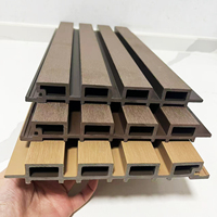 Panneaux muraux WPC co-extrudés fabriqués en Chine, panneaux muraux WPC d'extérieur, panneaux muraux décoratifs ignifuges