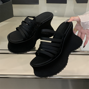 Nouvelles sandales compensées confortables à talon épais pour femme, motif léopard, à bride unique, style ouvert, idéales pour l'extérieur en été - Product Image 2