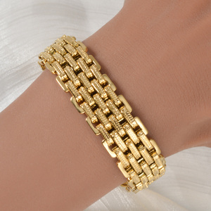 Bracelet large pour femme en acier inoxydable plaqué or 18 carats, style vintage géométrique, serti clos, étanche, tendance, vente en gros - Product Image 2