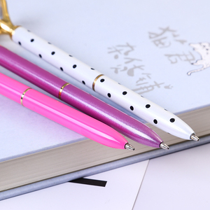 Lujo personalizado Logo <span class=keywords><strong>Crystal</strong></span> Crown Metal Big Diamond Bolígrafos Vip Gift <span class=keywords><strong>Pen</strong></span> con diamante en la parte superior - Product Image 4