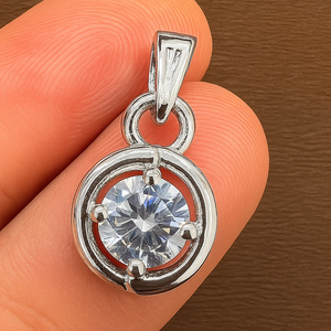 Colgante Redondo de 6mm con Circonita Cúbica en Plata de Ley con Baño de Rodio, Joyería Minimalista para Mujer, Regalo - Product Image 1