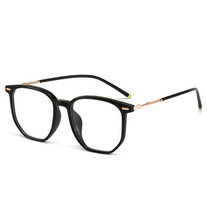 The new <b>large</b>-<b>framed</b> anti-blue light glasses with a natural look and a high-end feel, tr90, are fashionable and versatile. - Product Image 2