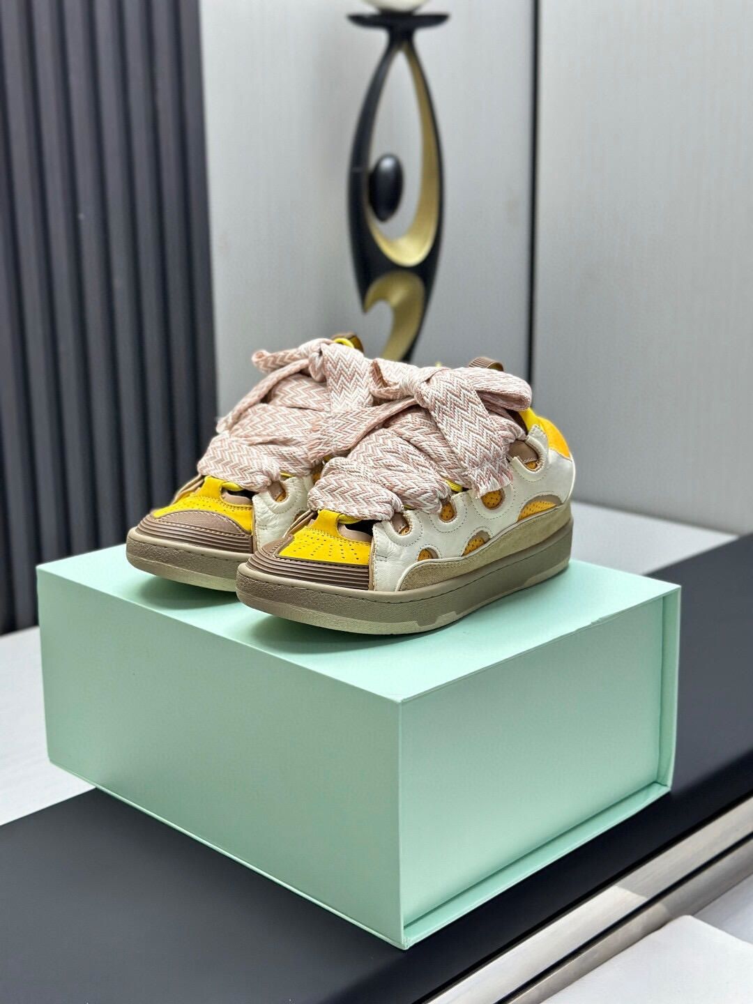 สีเหลือง