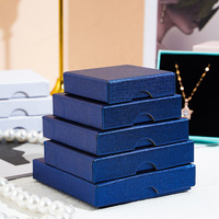 Boîte à bijoux carrée en stock pour emballage de badges commémoratifs et broches, rangement minimaliste pour bagues et colliers, modèle de boîte à boucles d'oreilles transfrontalière