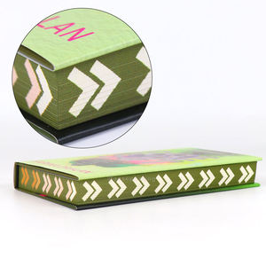 Servicio de Impresión de Libros de Ficción de Lujo con Tapas Duras, Bordes Estampados Personalizados y Sobrecubierta Reversible - Product Image 5